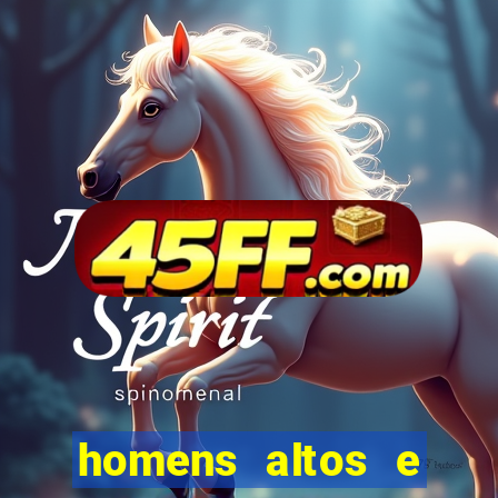 homens altos e sarados pelados